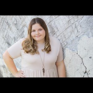 Meet your Posher, Chloe